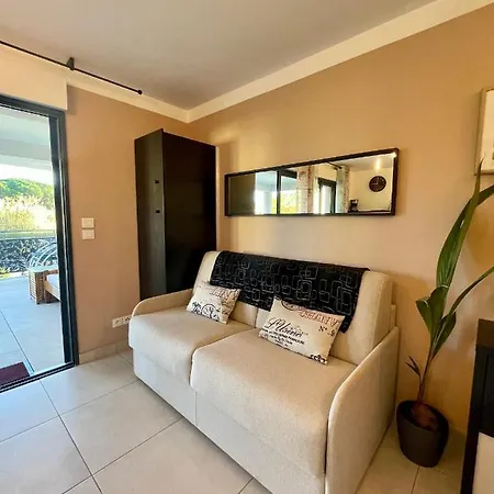 Le Verger Des Naiades Apartment